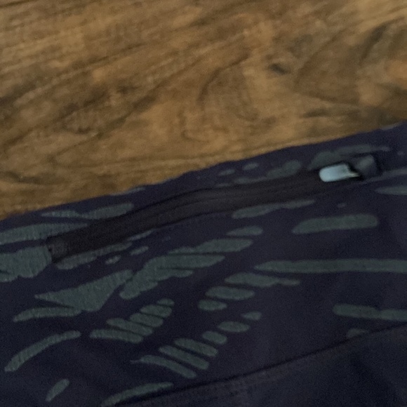 Nike Black and White Patterned Leggings - Picture 11 of 16